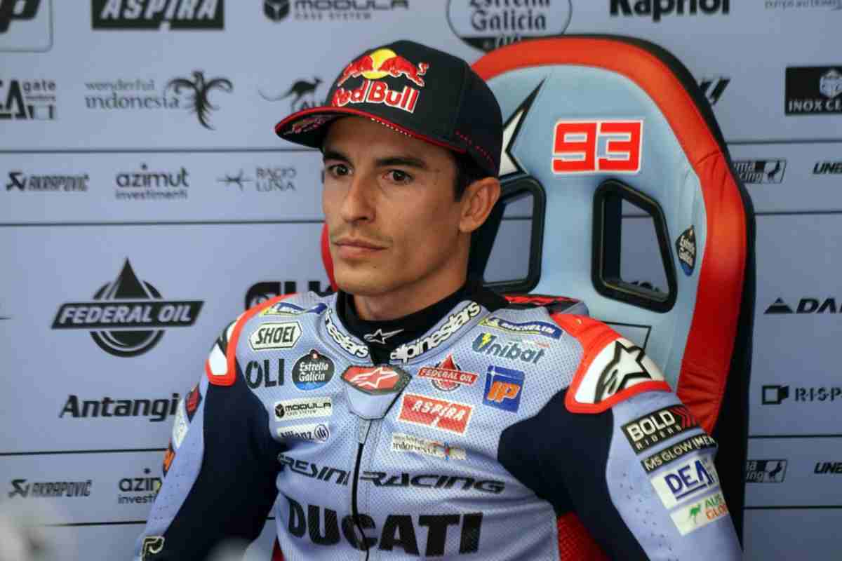 Gesto assurdo di Marquez