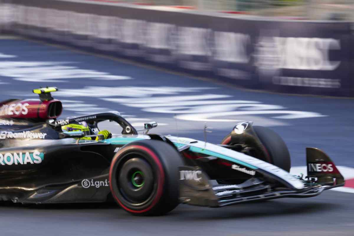 Hamilton fatto fuori: terremoto Ferrari