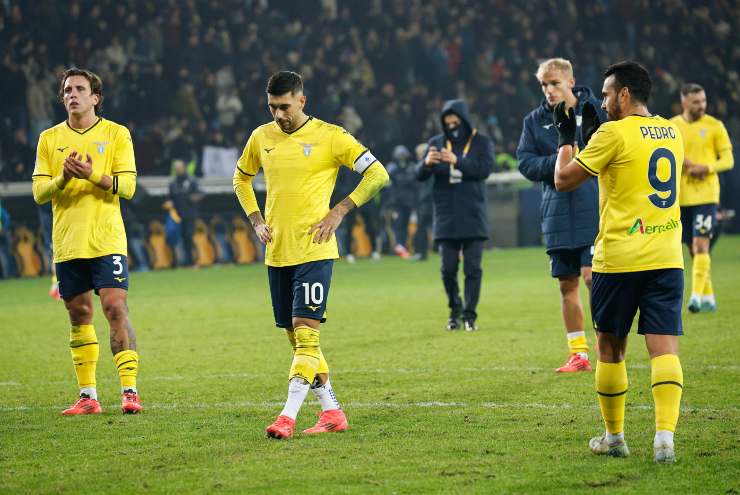 I giocatori della Lazio abbattuti dopo il ko di Parma