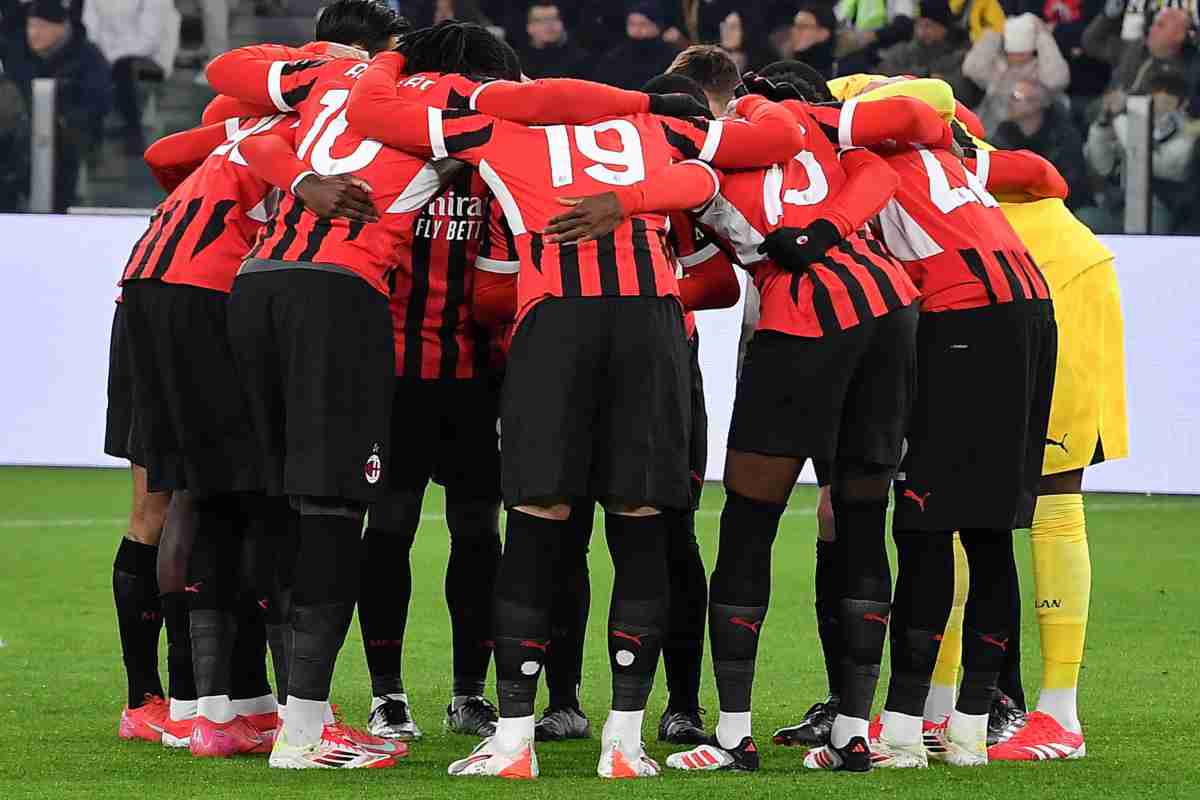 I giocatori del Milan in cerchio