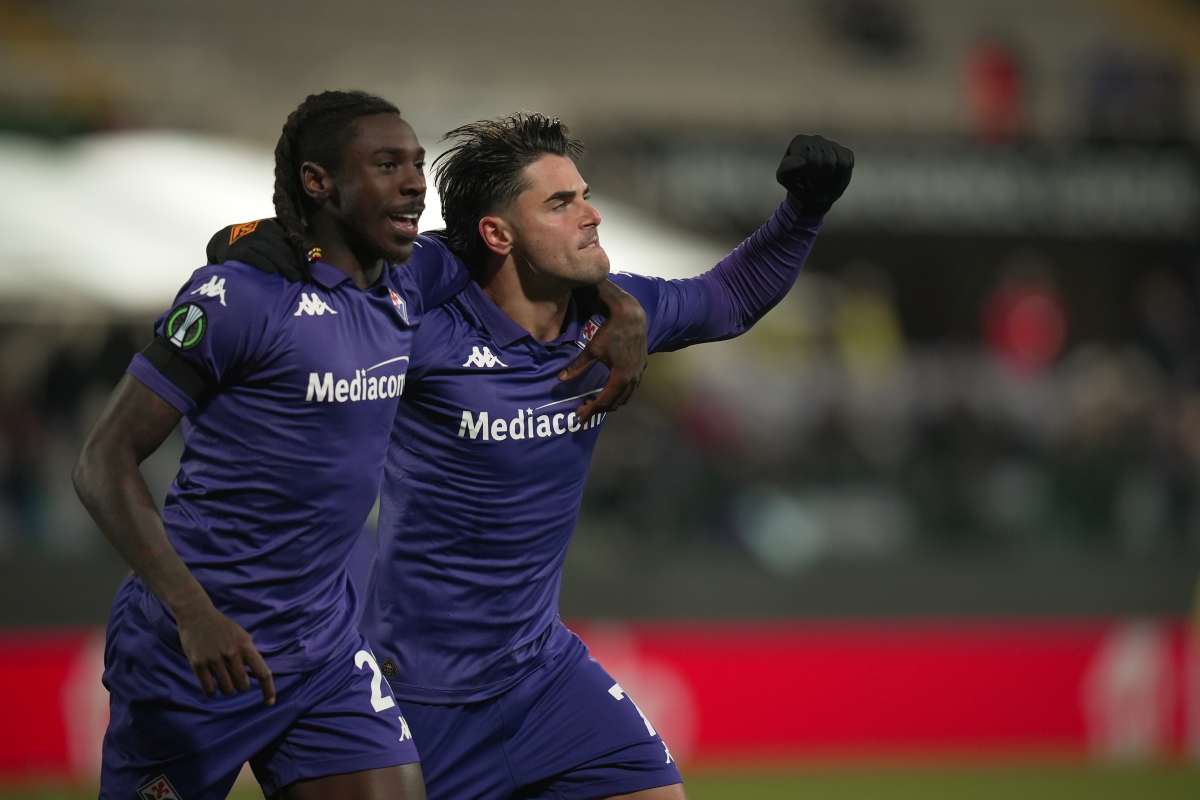 Kean e Sottil della Fiorentina esultano dopo un gol