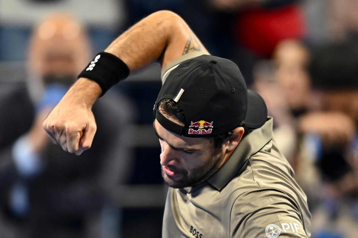 Berrettini corteggia la rossa: ha in testa solo lei